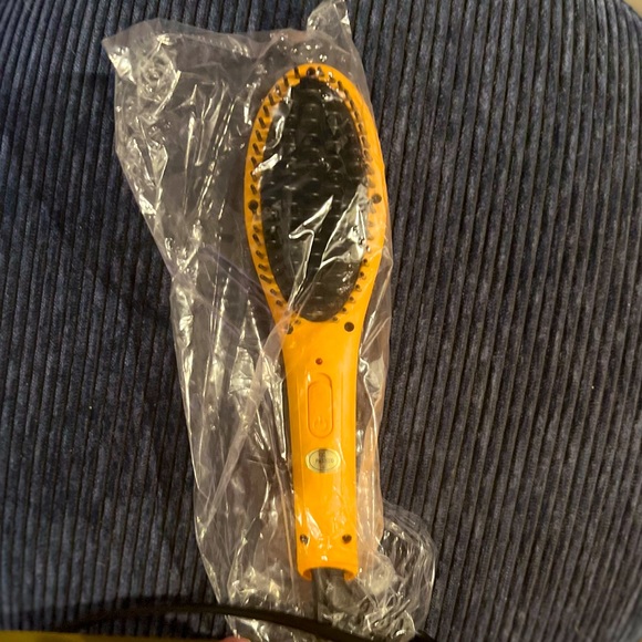 *NEW* SOLEIL HAIR TOOLS Mini Heat Brush, Color Apricot. SOLD OUT Online! - Picture 5 of 6